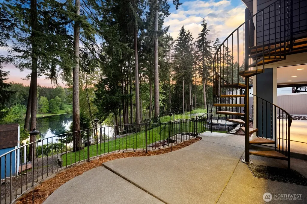 4820 W Tapps Drive E Lake Tapps WA 98391