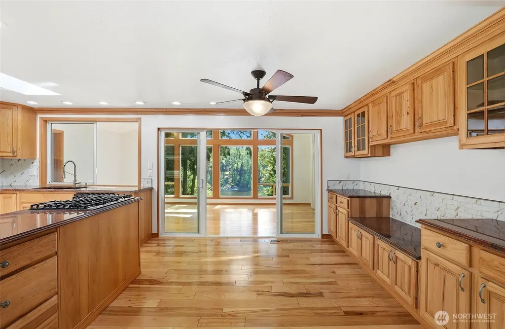 4820 W Tapps Drive E Lake Tapps WA 98391