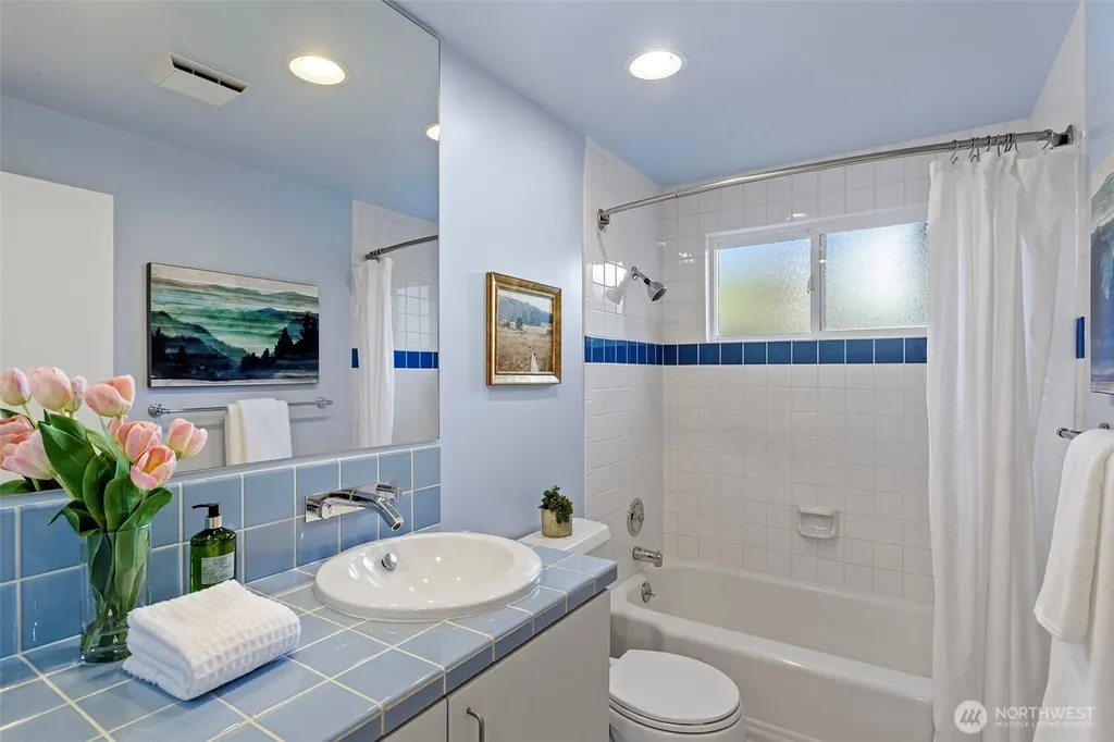3813 NE 70th Street Seattle WA 98115