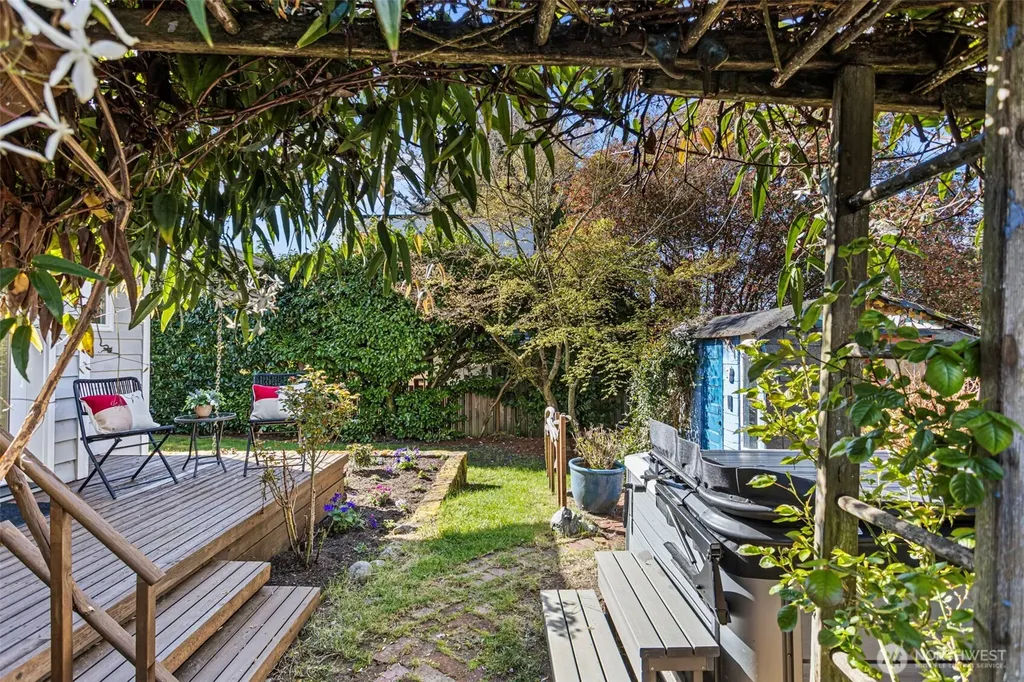 3813 NE 70th Street Seattle WA 98115