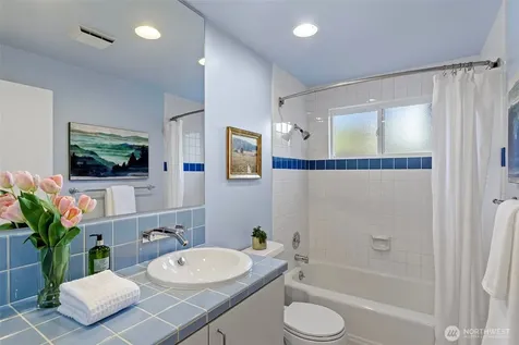 3813 NE 70th Street Seattle WA 98115