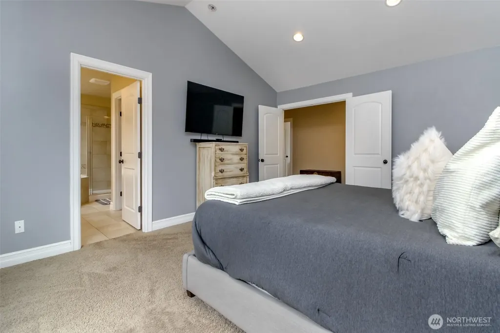 32113 Sunny Lane Black Diamond WA 98010