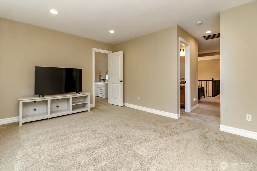 32113 Sunny Lane Black Diamond WA 98010