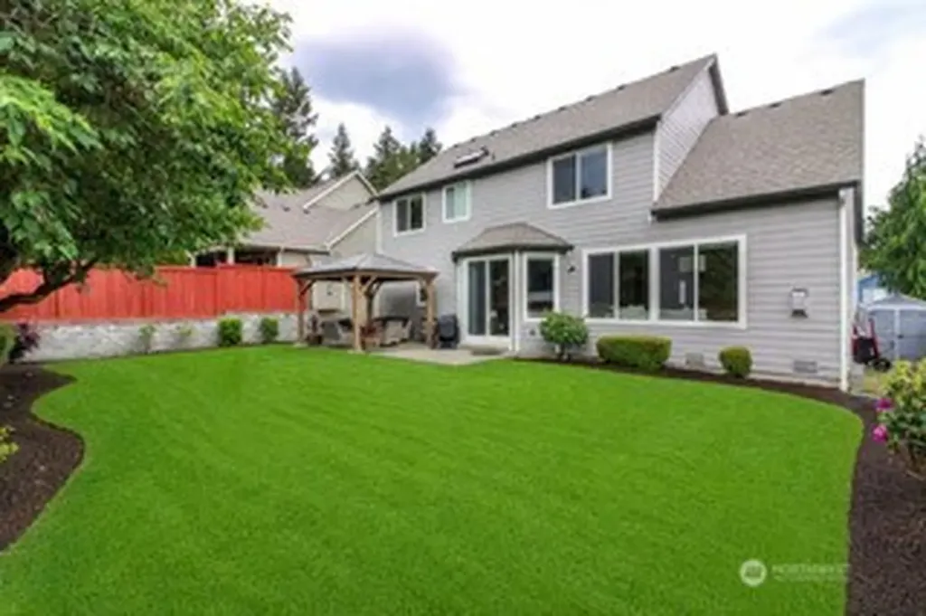 32113 Sunny Lane Black Diamond WA 98010