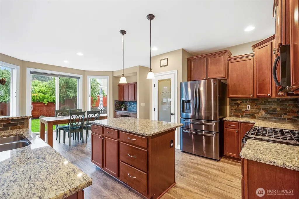 32113 Sunny Lane Black Diamond WA 98010