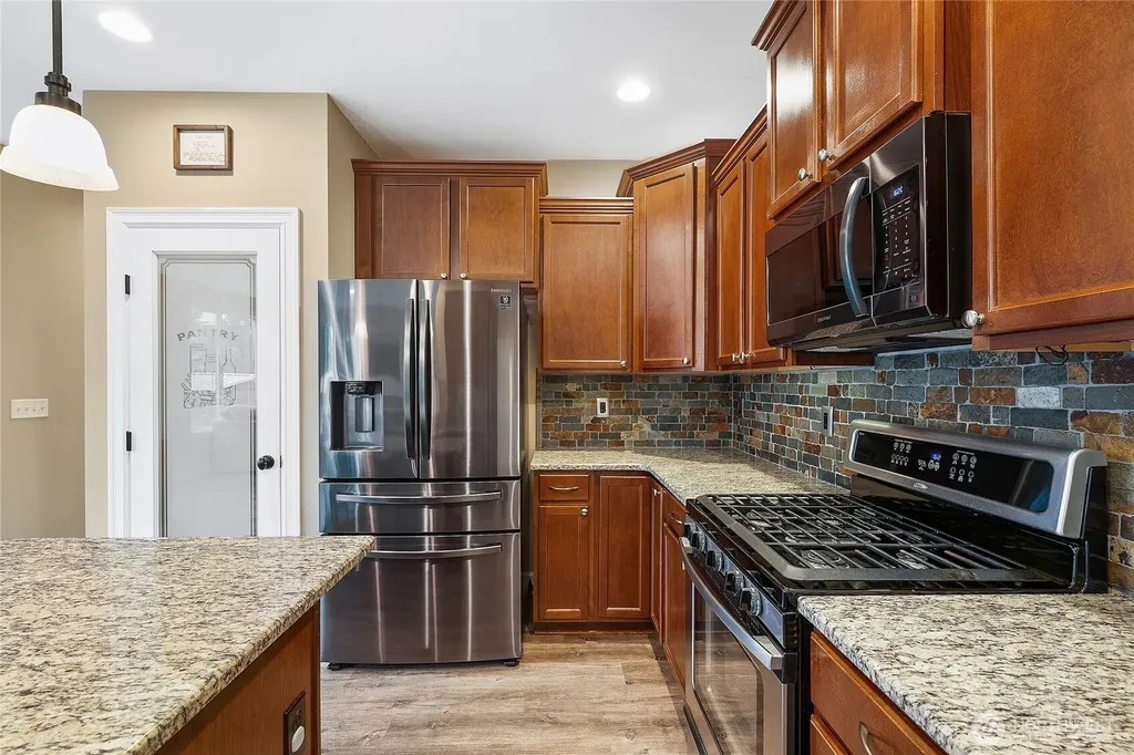 32113 Sunny Lane Black Diamond WA 98010