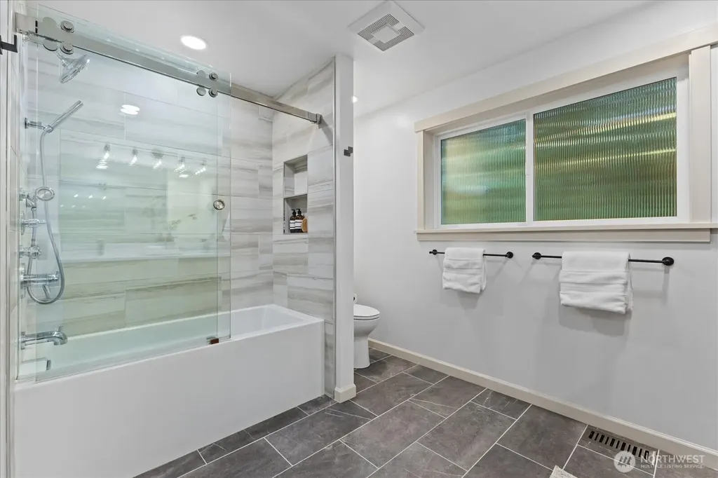 1555 Wildwood Boulevard SW Issaquah WA 98027