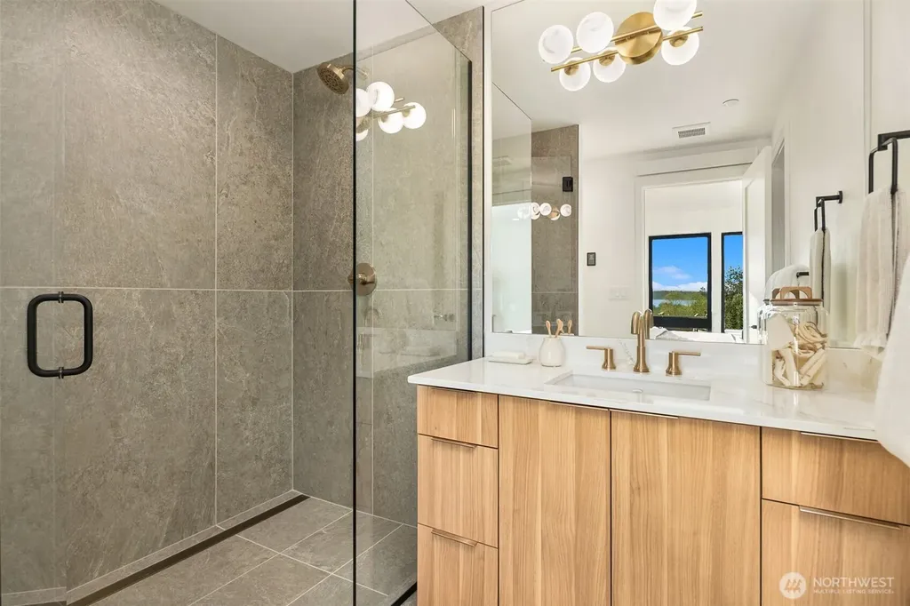 614 5th Avenue S Edmonds WA 98020
