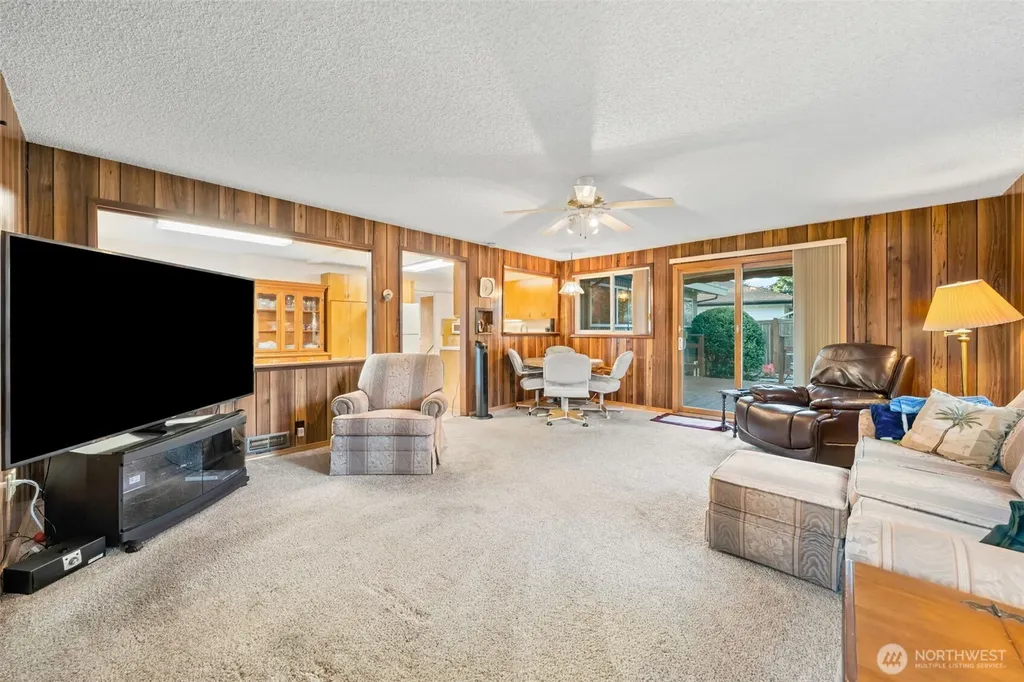 24 158th Place SE Bellevue WA 98008