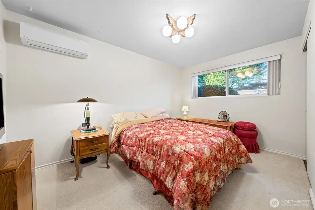 24 158th Place SE Bellevue WA 98008