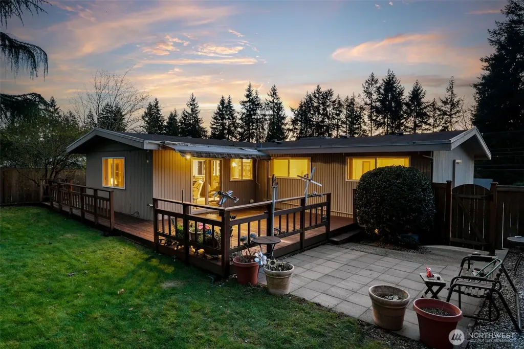 24 158th Place SE Bellevue WA 98008