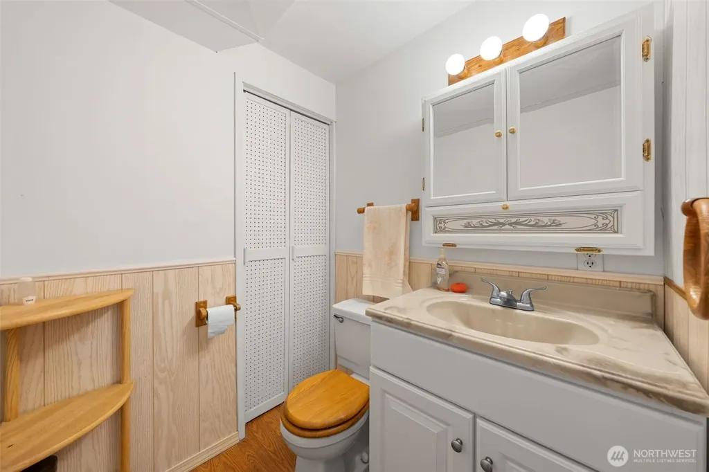 24 158th Place SE Bellevue WA 98008