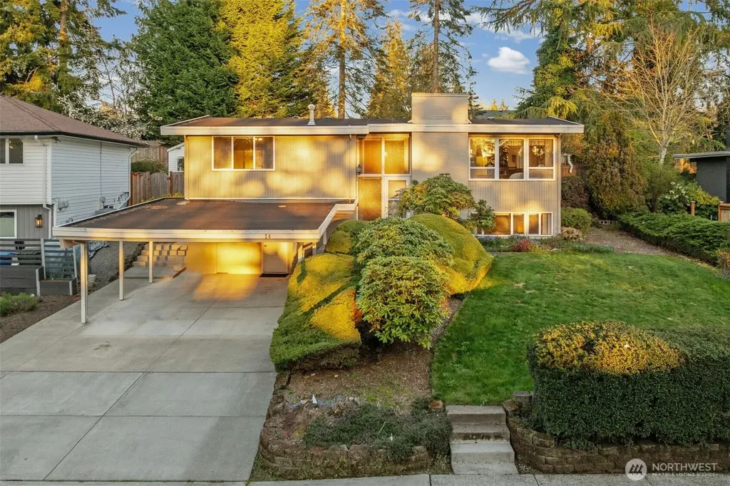 24 158th Place SE Bellevue WA 98008