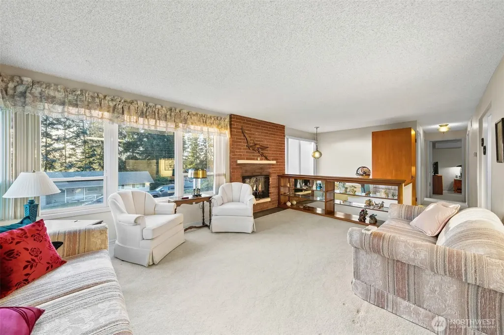 24 158th Place SE Bellevue WA 98008