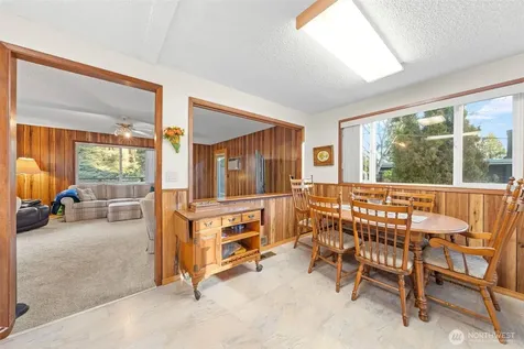 24 158th Place SE Bellevue WA 98008