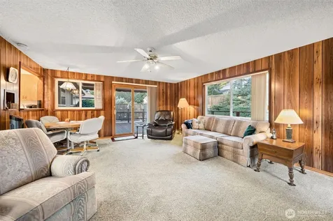 24 158th Place SE Bellevue WA 98008