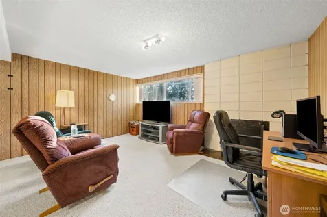 24 158th Place SE Bellevue WA 98008