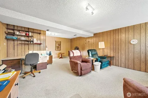 24 158th Place SE Bellevue WA 98008