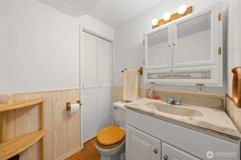 24 158th Place SE Bellevue WA 98008