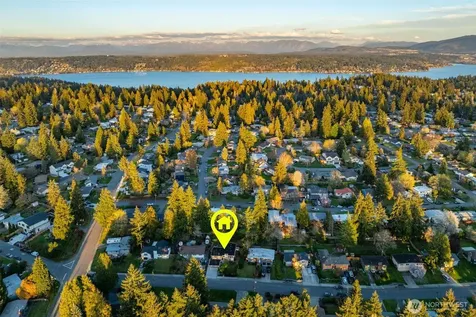 24 158th Place SE Bellevue WA 98008