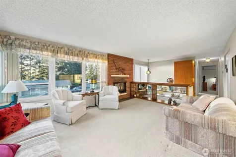 24 158th Place SE Bellevue WA 98008