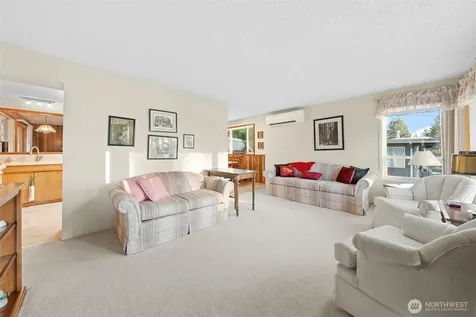 24 158th Place SE Bellevue WA 98008
