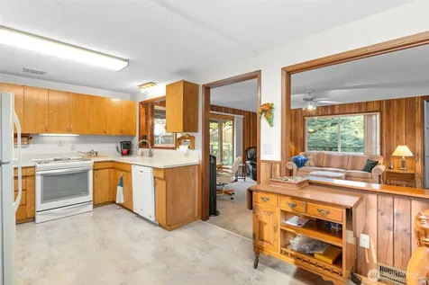 24 158th Place SE Bellevue WA 98008