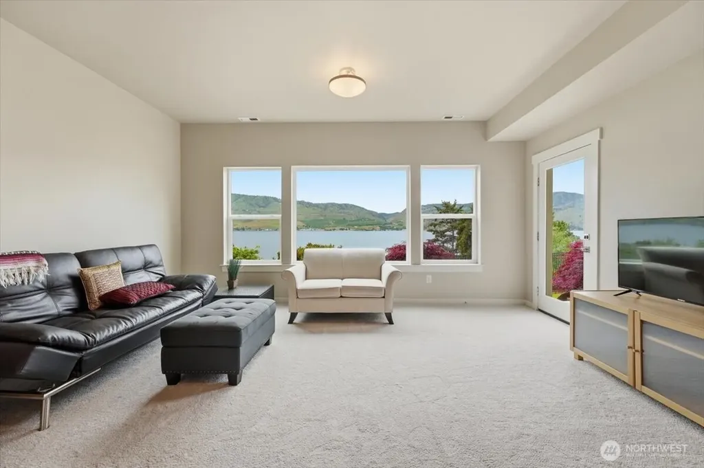 112 Mayer Drive Chelan WA 98816