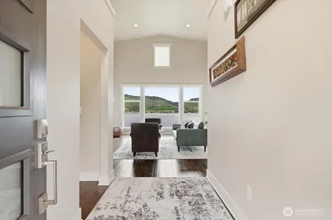 112 Mayer Drive Chelan WA 98816