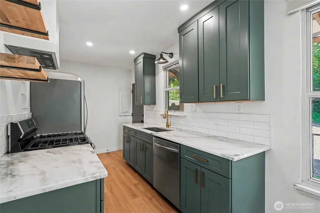 10106 16th Avenue S Seattle WA 98168