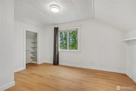10106 16th Avenue S Seattle WA 98168