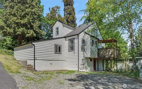 10106 16th Avenue S Seattle WA 98168