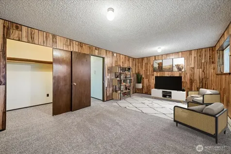 1022 E 56th Street Tacoma WA 98404