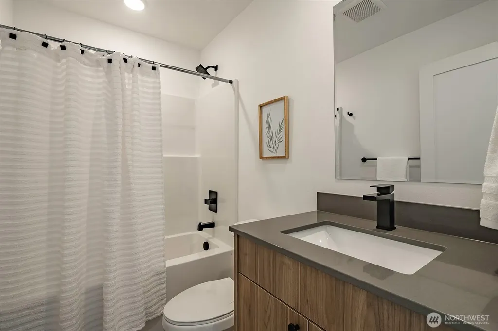 212 E Grover Street Lynden WA 98264