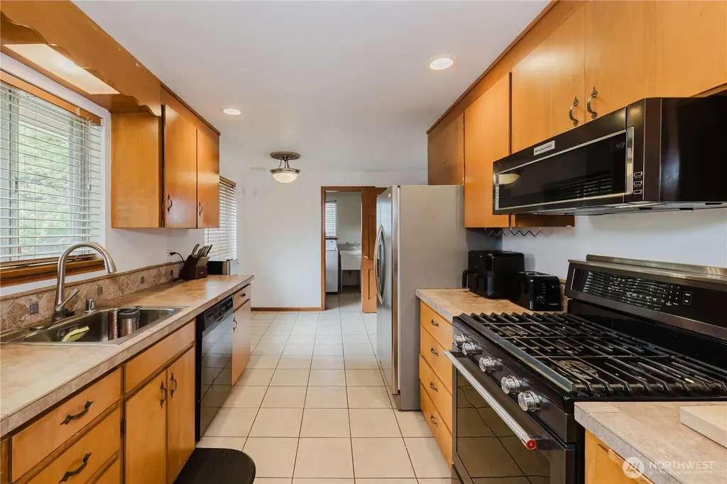 6850 E Grandview Street Tacoma WA 98404