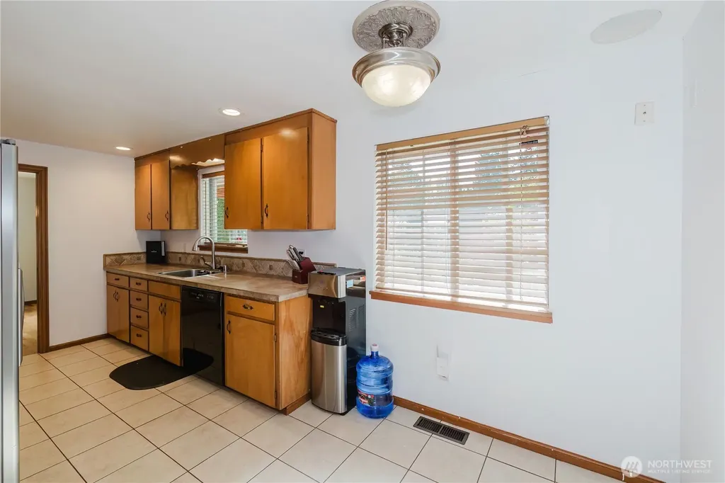 6850 E Grandview Street Tacoma WA 98404