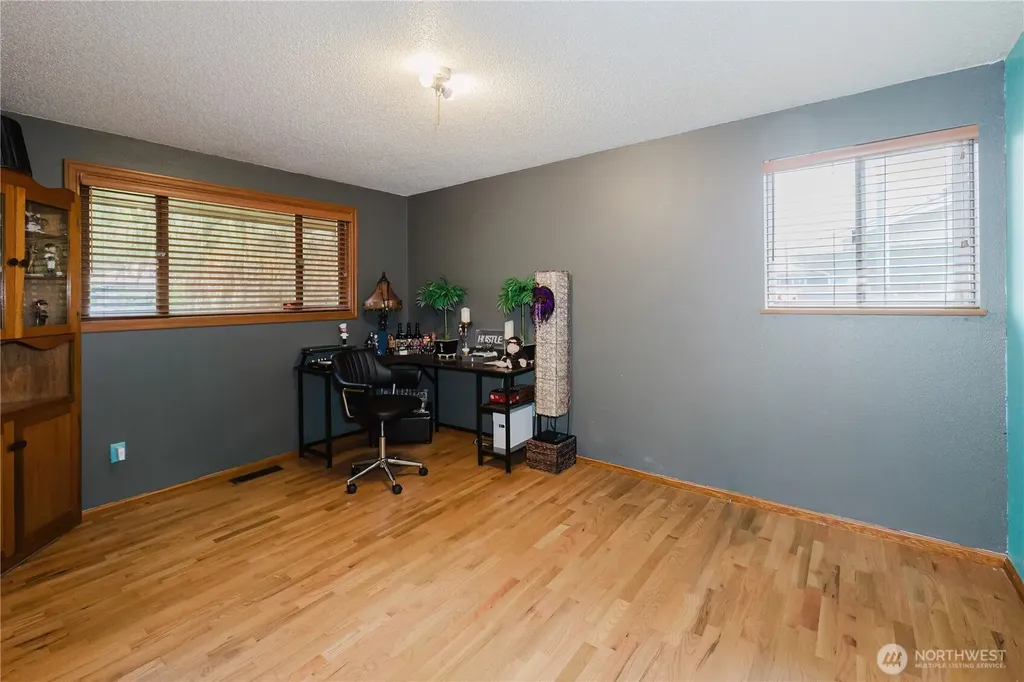 6850 E Grandview Street Tacoma WA 98404