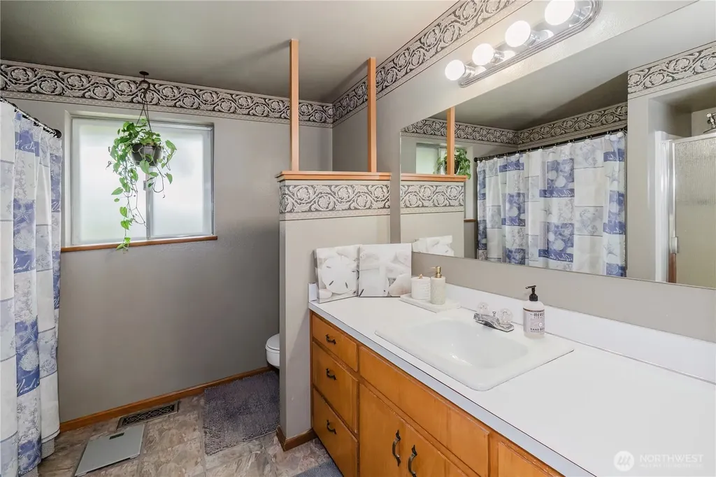 6850 E Grandview Street Tacoma WA 98404
