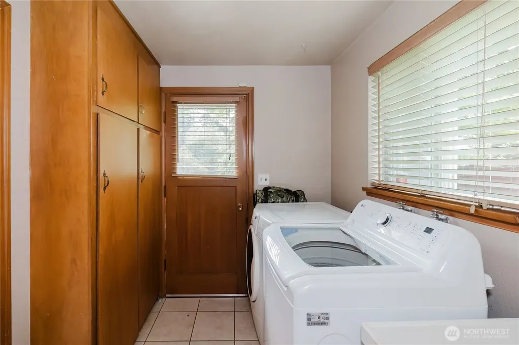 6850 E Grandview Street Tacoma WA 98404