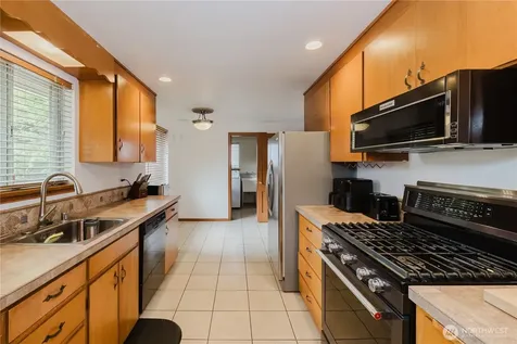 6850 E Grandview Street Tacoma WA 98404