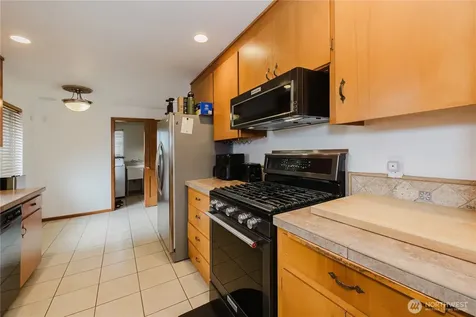 6850 E Grandview Street Tacoma WA 98404