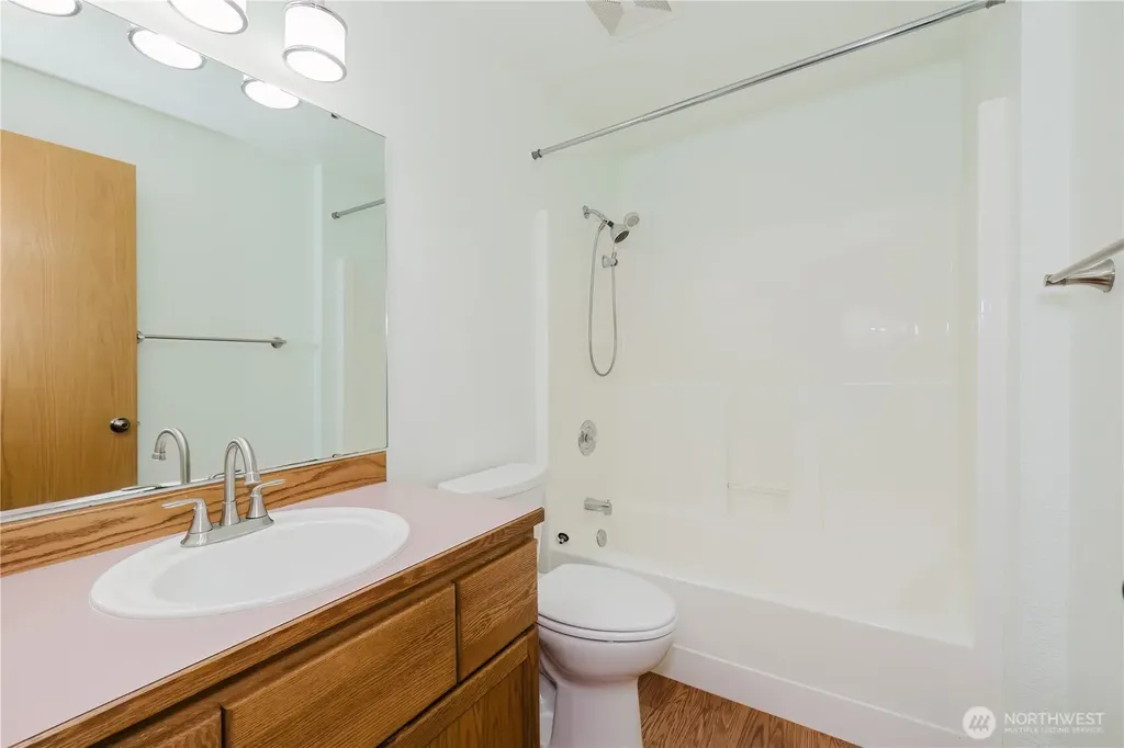 566 E Pointes Drive W Shelton WA 98584