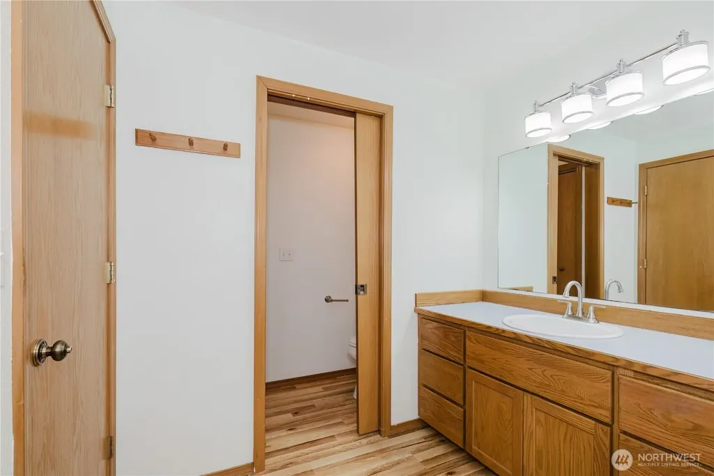 566 E Pointes Drive W Shelton WA 98584