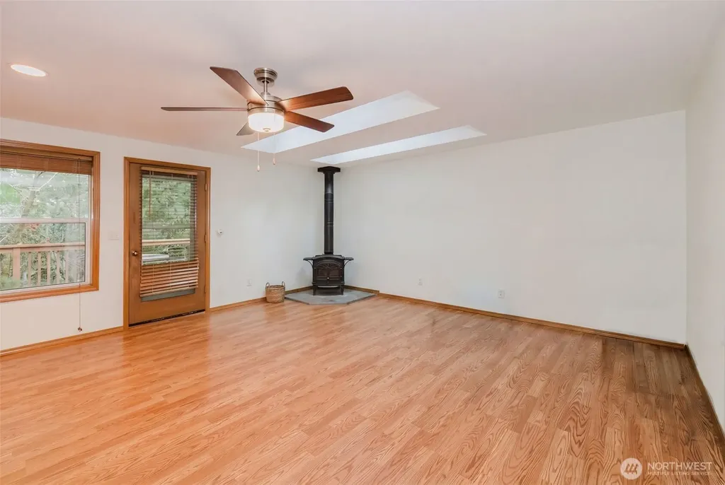 566 E Pointes Drive W Shelton WA 98584