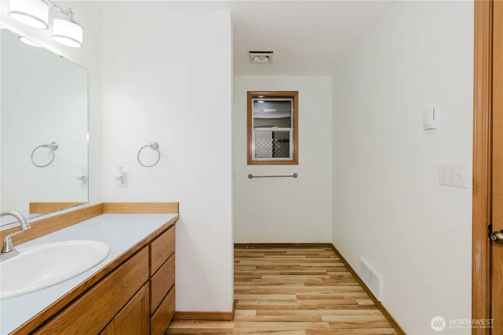 566 E Pointes Drive W Shelton WA 98584