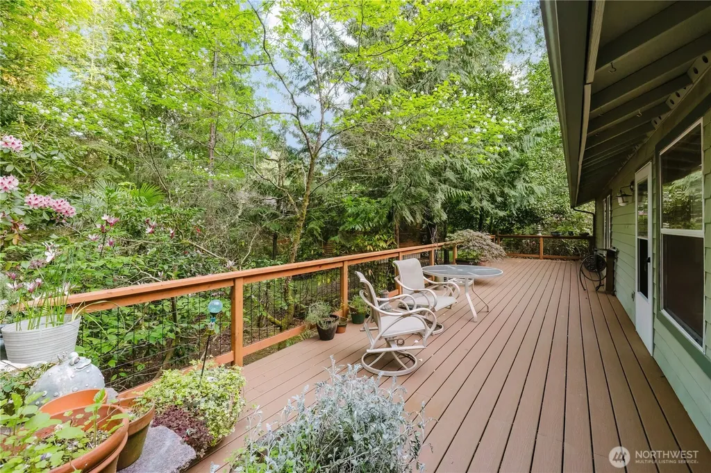 566 E Pointes Drive W Shelton WA 98584