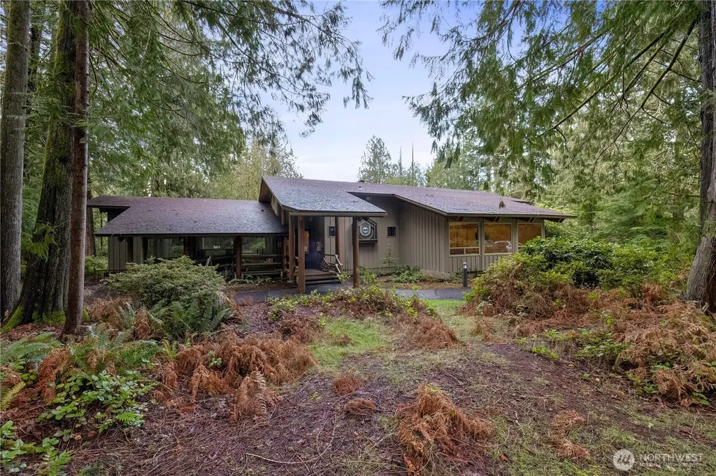 566 E Pointes Drive W Shelton WA 98584