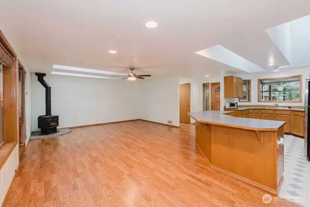 566 E Pointes Drive W Shelton WA 98584