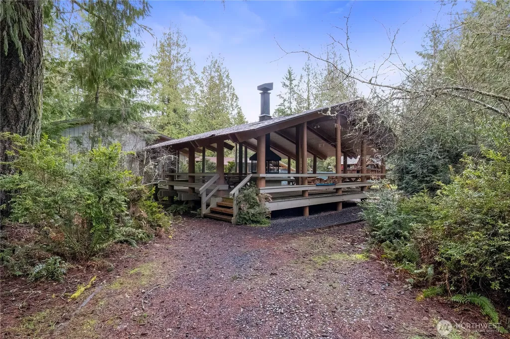 566 E Pointes Drive W Shelton WA 98584