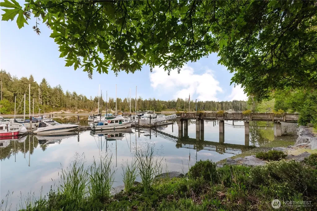 566 E Pointes Drive W Shelton WA 98584